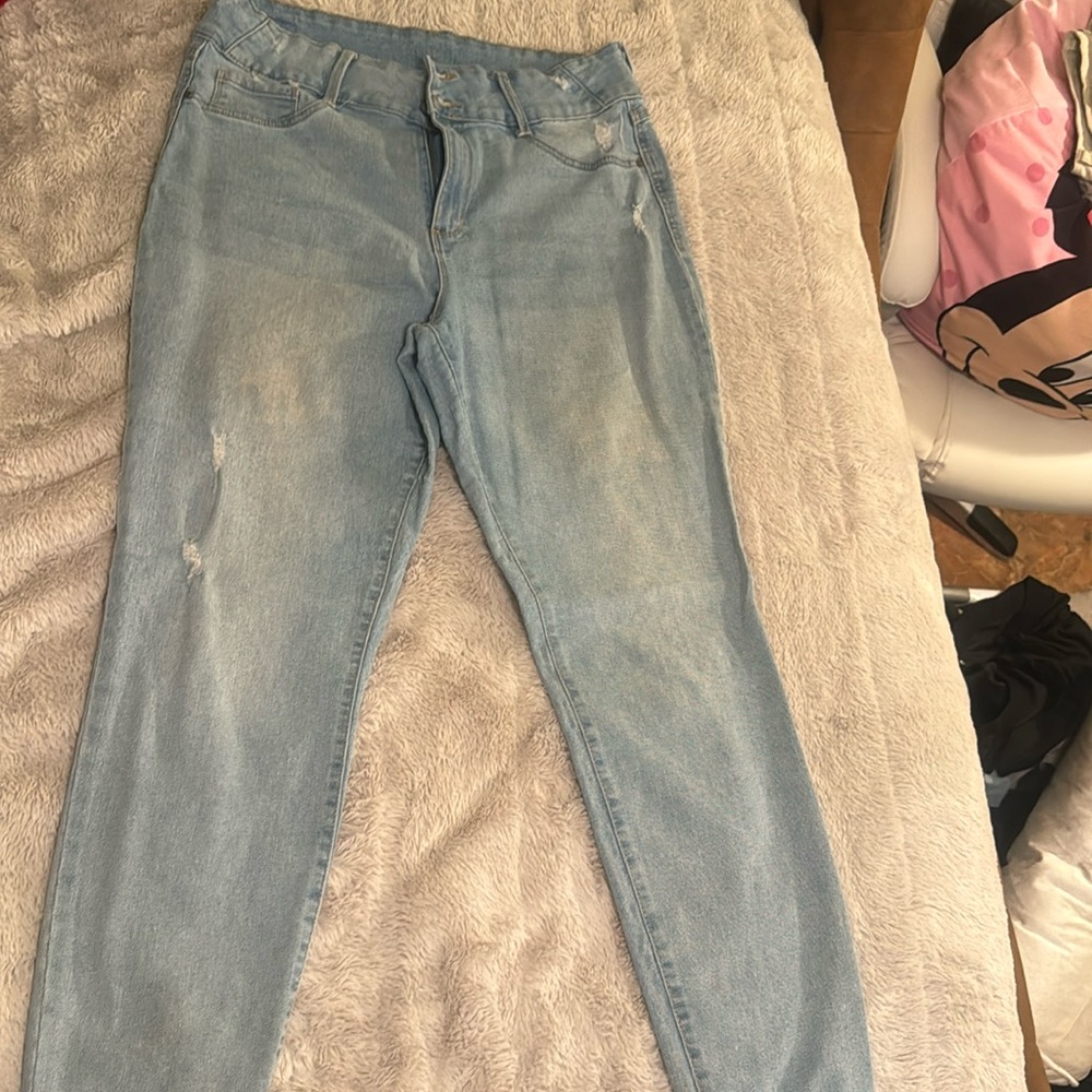 blue jeans ,size 14 . Brand sound style New York , Los Angeles. Used